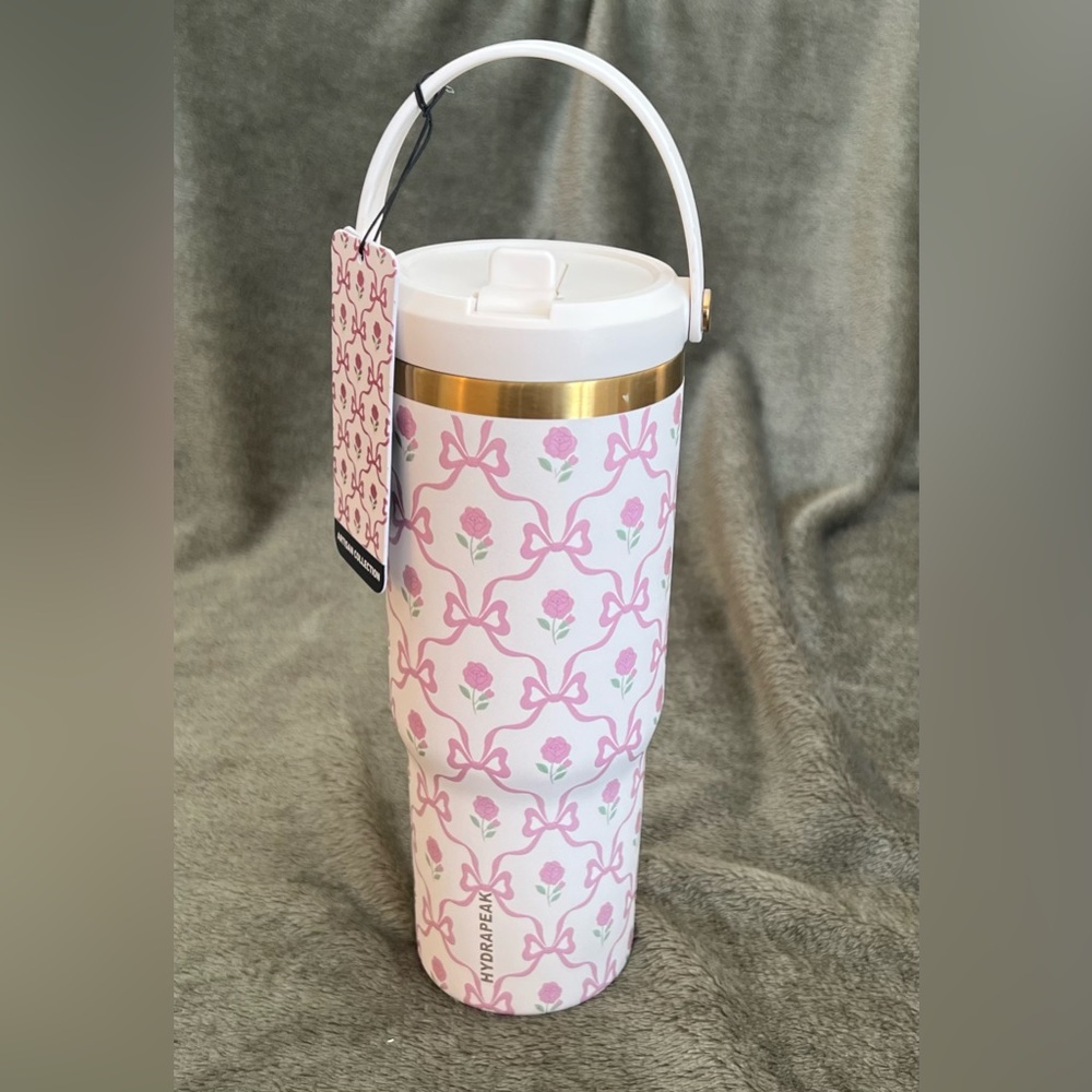 NWT Hydra Peak Artesian Collection Ivory w/Rose & Bows 32 oz Insulated Tumbler